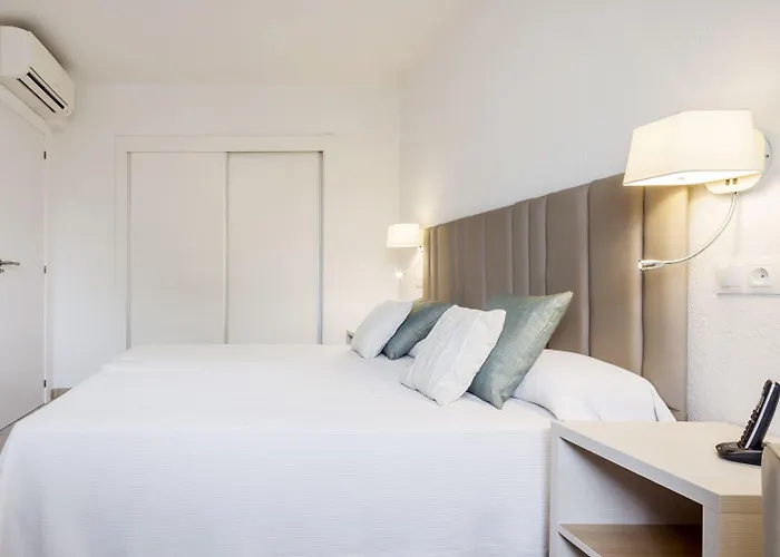 Aparthotel Ilunion Menorca Cala Galdana (Menorca)