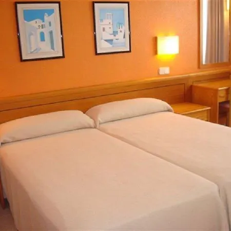 Ilunion Menorca Aparthotel Cala Galdana (Menorca)